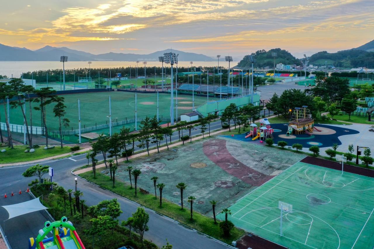 Namhae Sports Park Hotel ภายนอก รูปภาพ